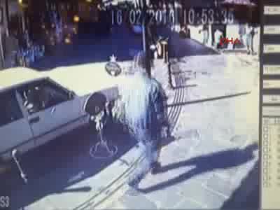 Elektrik trafosu bomba gibi patladı