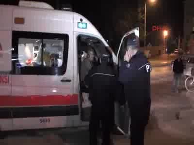 Cadde üzerinde 4 kişi tarafından bıçaklandı