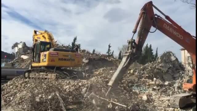 Bursa'da Şehircilik Bakanlığı dönüşüme kendi binasından başladı