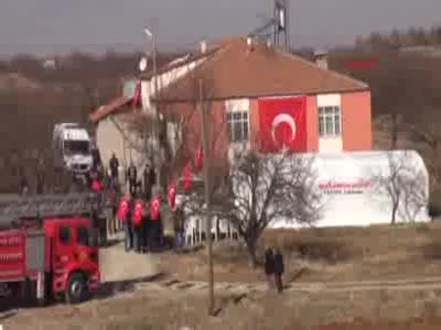 Şehit astsubayın Ailesinin ait evin yolu bile yok