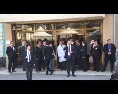 Başbakan Davutoğlu, patlamada yaralananları ziyaret etti