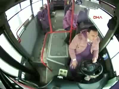 Otobüs şoförü, kalp krizi geçiren yolcunun hayatını kurtardı