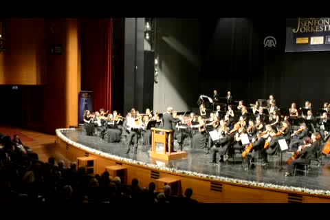 Ünlü keman virtüözü Roman KIM konser verdi