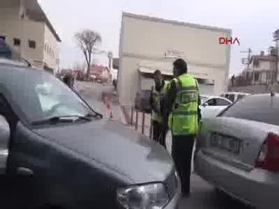 Telefon dolandırıcılarını taksici polisler yakaladı