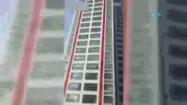 33 katlı binadan böyle atladı