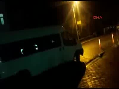 Babalarının cesedini yakarken yakalandılar