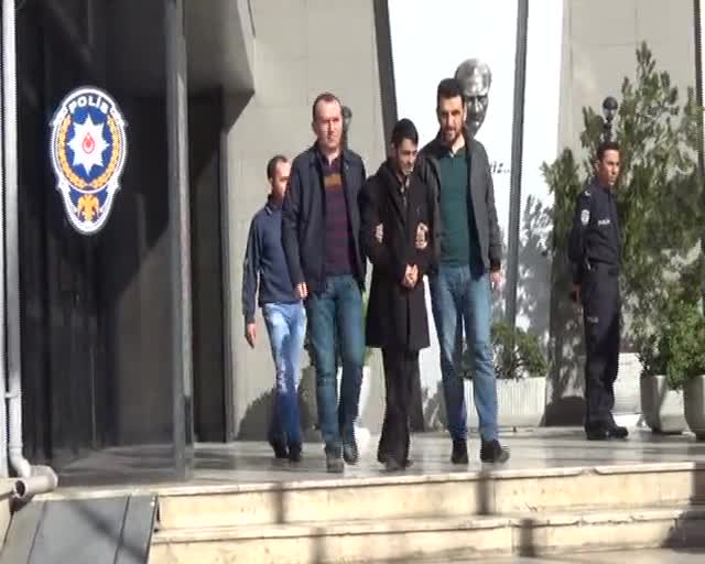 Bursa'da yardım bahanesiyle temizlik işçilerini dolandırdı
