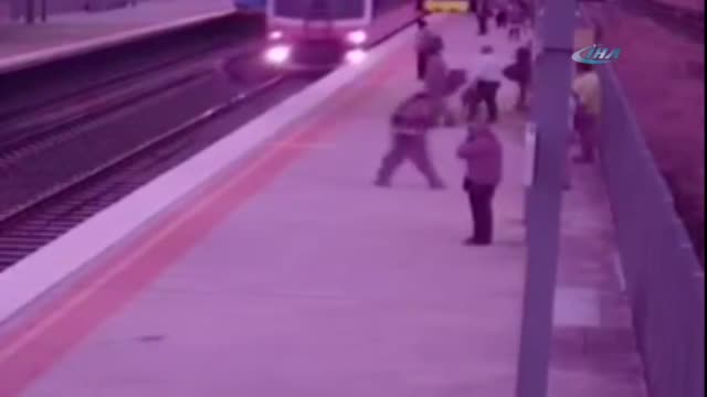 Metroda ölümle burun buruna