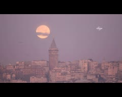 Galata ile Ay, bu kez mavi saate buluştu