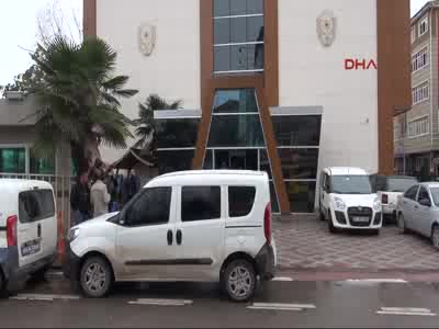 Yaşlı erkekleri taciz edip cüzdanlarını çaldılar