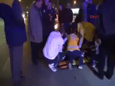 Kırmızı ışıkta geçen engelliye taksi çarptı