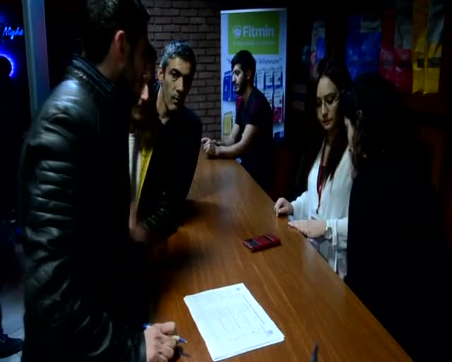 Bursa'da sokak hayvanları için düzenlenen konserde bilet yerine mama