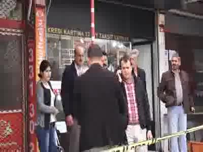 Kuyumcuyu basıp çalışanını vurdular
