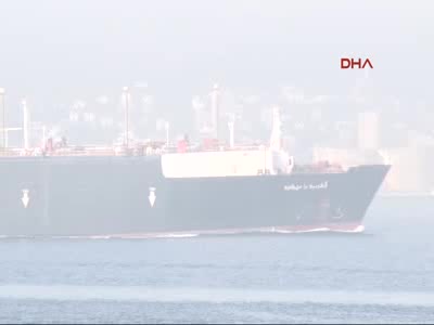 Dev tanker boğazı kapattı