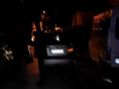 Kaçan firari aracıyla ekip otosuna çarptı: 1 yaralı