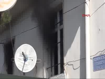 Evinin yandığını görünce sinir krizi geçirdi