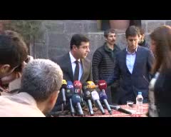 HDP Lideri Demirtaş oturma eylemi başlattı, yürüyüş çağrısında bulundu