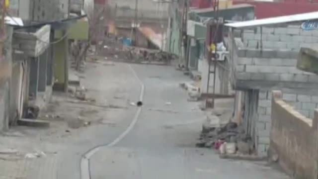 Barikata yerleştirilen bomba böyle patladı!