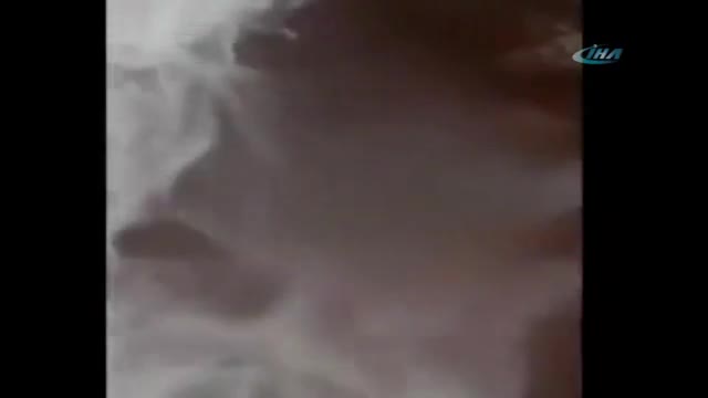 Dev dalga kayalıklardaki adamı böyle yuttu
