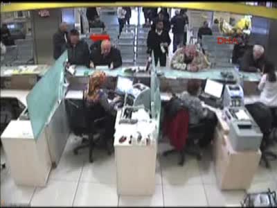 Kredi çektiren telefon dolandırıcıları yakalandı