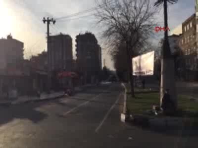 Diyarbakır'da güvenlik güçleri, Sur'a girmek isteyen gruba müdahalede bulundu