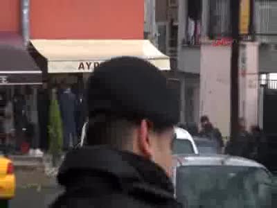 Teröristlerin kıstırıldığı binada silah sesleri