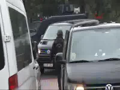 Öğrenciler güvenlik gerekçesiyle okul içerisinde tutuldu
