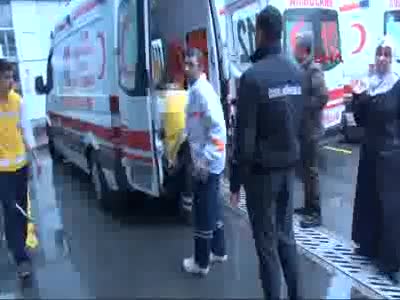 Yaralanan iki polis hastanede