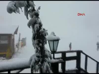 Uludağ'a kar yağdı