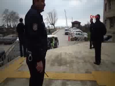 Annesinin evlendiği inşaat işçisini öldürdü