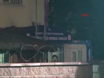 Polis karakolunun karşısında kafasına sıktı
