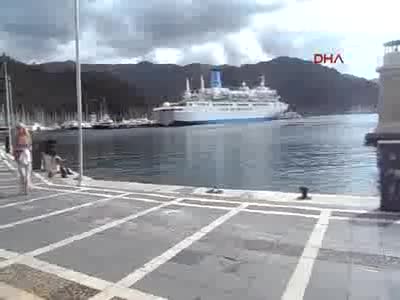Sezonun ilk lüks yolcu gemisi Marmaris'te