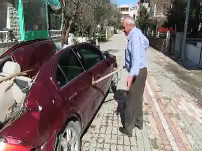 Çanakkale Küçükkuyu'yu hortum vurdu
