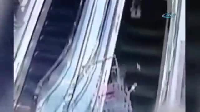 Yine Çin yine yürüyen merdiven kazası