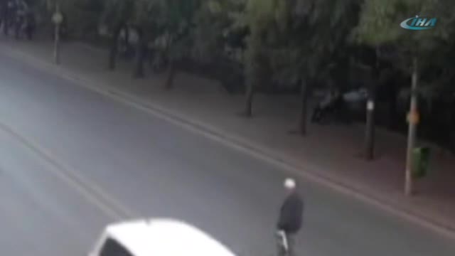 Yayaların dikkatsizliği faciaya davetiye çıkardı