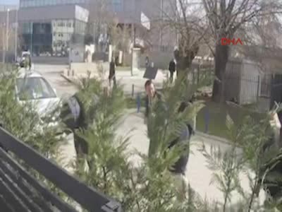 Kosova'da Çalışma Bakanı'na yumurtalı saldırı