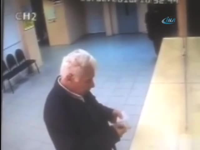 Soygun sırasında faturasını ödemek istedi