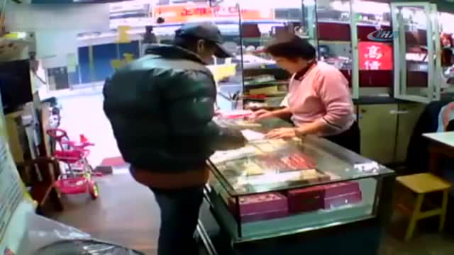 Elektroşoklu hırsızlar kamerada