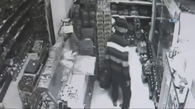 Sadaka kutusunu böyle çaldı