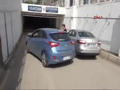 Bakanın kardeşi trafik kazası tartışmasında bıçaklandı