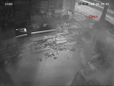 Kadın kıyafeti giyen hırsız yakalandı