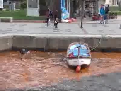 Deniz suyu kırmızı oldu