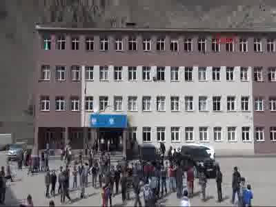 Zap Suyu'na düşen Hamza'yı arama çalışmaları sürüyor