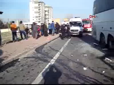 Kayseri'de 2 otobüs çarpıştı; 1 ölü, 30 yaralı