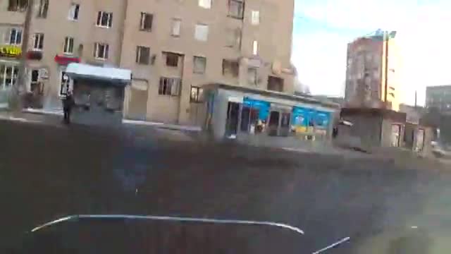 Kadın sürücü pedalları karıştırınca...