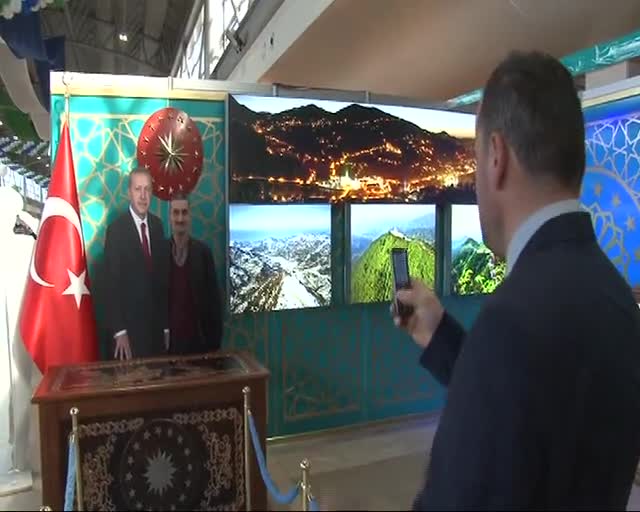 Bursa'da Cumhurbaşkanıyla fotoğraf çekilmek için sıraya girdiler