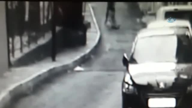 Bonzaiden ölen arkadaşını böyle sürükledi!
