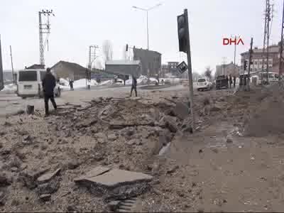 Yüksekova'da zırhlı polis aracına bombalı saldırı