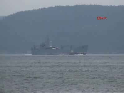 Rus savaş gemisi Çanakkale Boğazı'ndan geçti