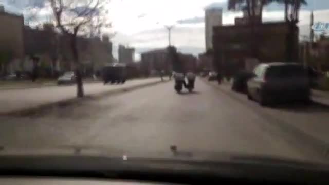 Motosikletli kuryelerin tehlikeli oyunu